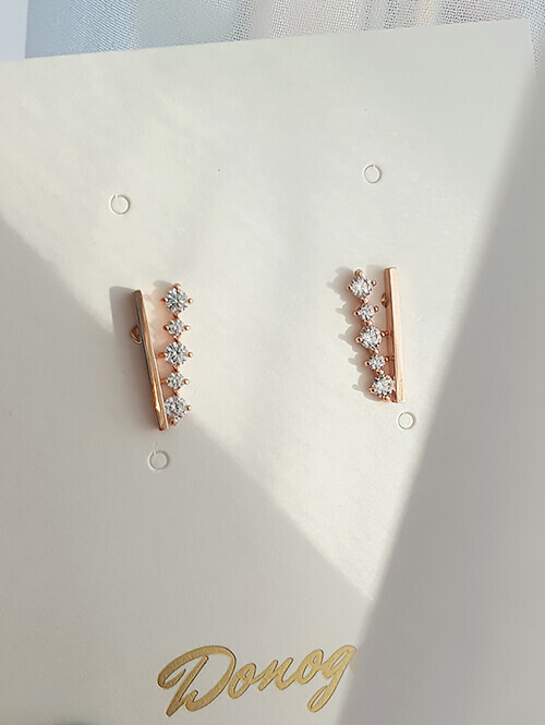 14K 브리틴 브이 라인 귀걸이﻿(핀/침형)