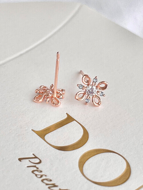 14K 레이아 플라워 귀걸이(핀/침형)