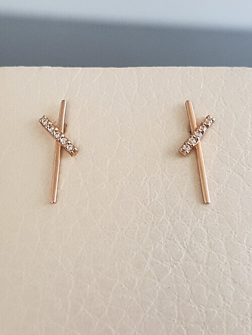 14K 스틱 사선 X 귀걸이(침/핀형)