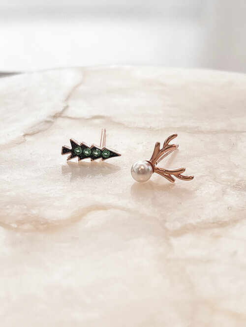 14K 해피 크리스마스 루돌프 트리 귀걸이(핀/침형)