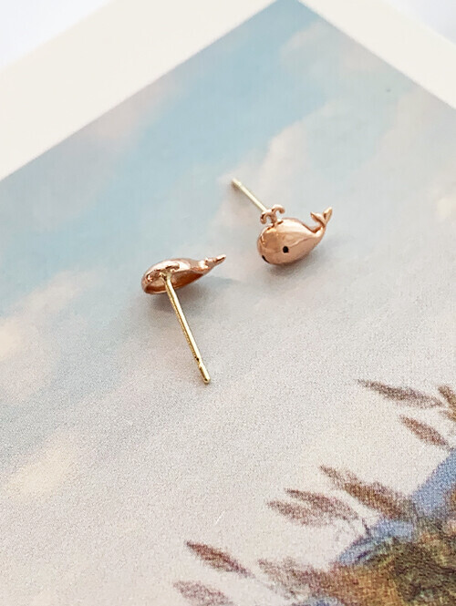 14K 미니 고래 분수 귀걸이 (핀/침형)