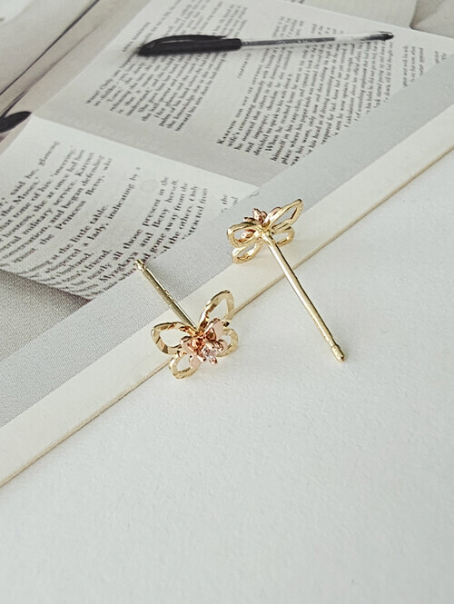 14K 사브링 투톤 컷팅 나비 귀걸이(핀/침형)