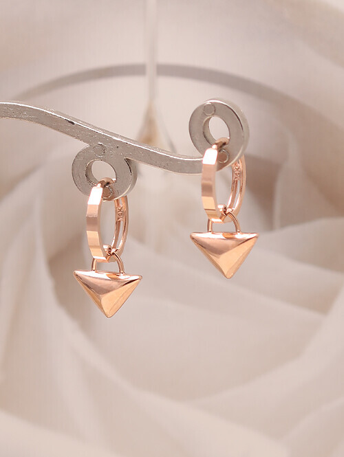 14K 18K 엠블턴 삼각뿔 귀걸이